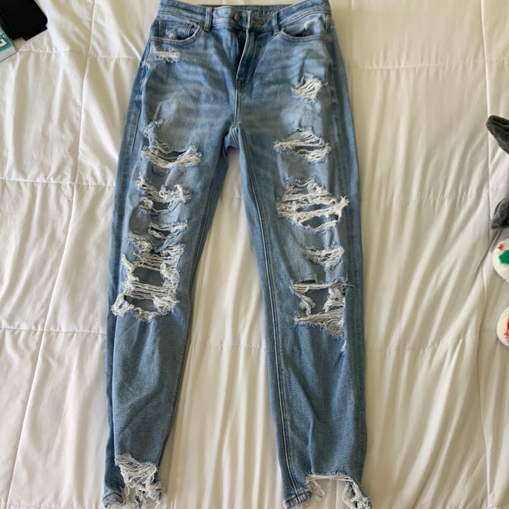American Eagle Mom Jeans Distressed Hi-Rise Size 4 Regular